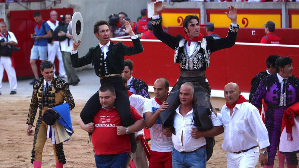 Los rejoneadores Leonardo Hernández y Roberto Armendáriz salen por la puerta grande en la corrida de rejones de la Feria del Toro MAITE H MATEO