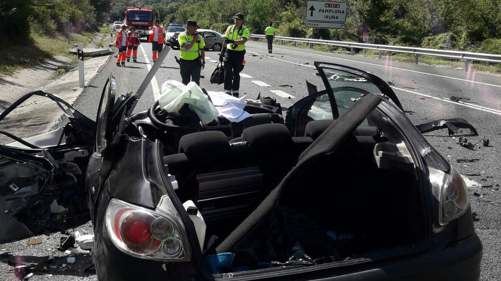 Estado en el que ha quedado el Renault Megane implicado en el accidente mortal de Etuláin de este 13 de julio.