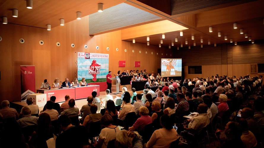 Vista general de los asistentes al XI Congreso Regional del PSN-PSOE que se celebra en Pamplona. EFE Villar López