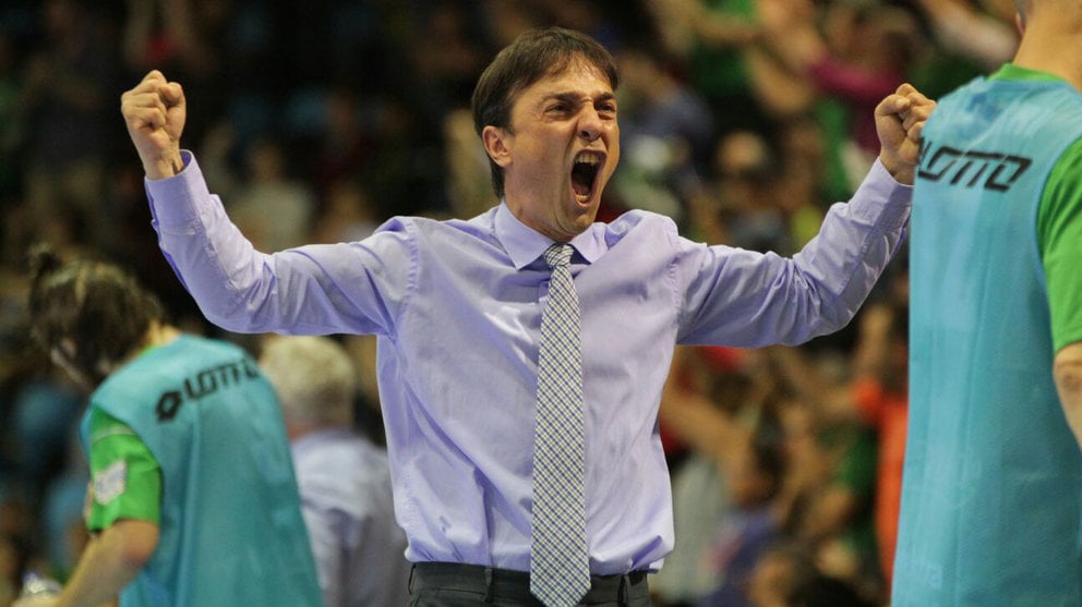 Imanol Arregui renueva como entrenador del Magna
