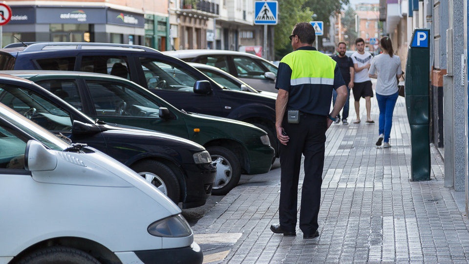 Desde el 1 de agosto vuelve a funcionar la 'zona azul' en Pamplona, tras quince días de aparcamiento libre en la ciudad (07). IÑIGO ALZUGARAY