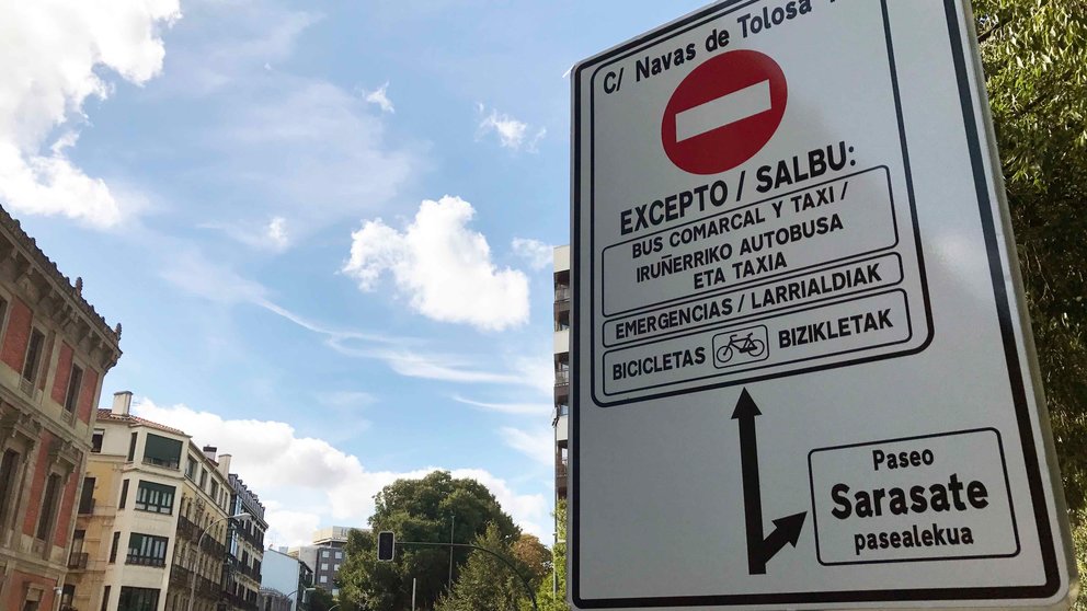 Nueva señalización colocada en el centro de Pamplona con los cambios de tráfico.  (1)