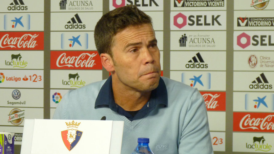 Rubi, técnico del Huesca, en rueda de prensa.