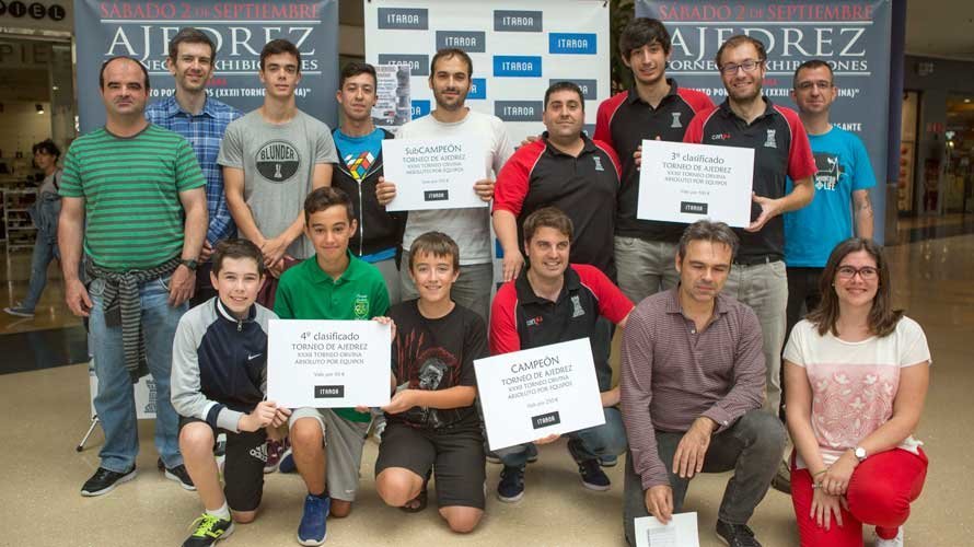 Ganadores del torneo de ajedrez celebrado en Itaroa. ITAROA