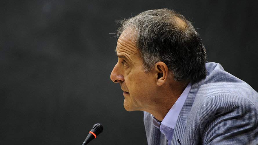 Adolfo Araiz durante el pleno parlamentario. MIGUEL OSÉS