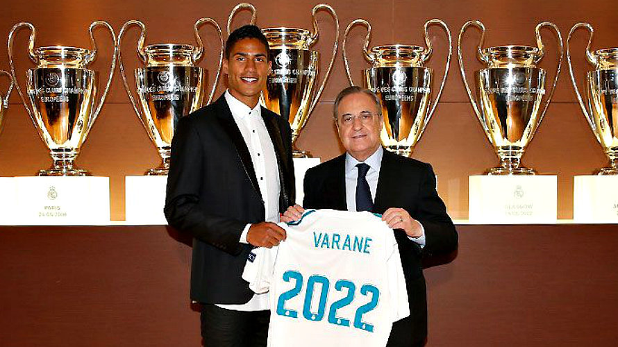 Varane y Florentino Pérez. Real Madrid.