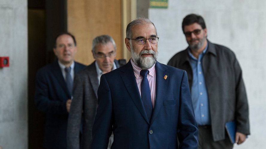 Comparecencia del consejero de salud, Javier Domínguez, en el Parlamento de Navarra. PABLO LASAOSA 01