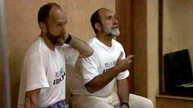 A la izquierda, el terrorista José Miguel Gaztelu junto al también etarra José Luis Erostegi Bidaguren, durante el juicio celebrado en 1998 por el secuestro de Ortega Lara EFE