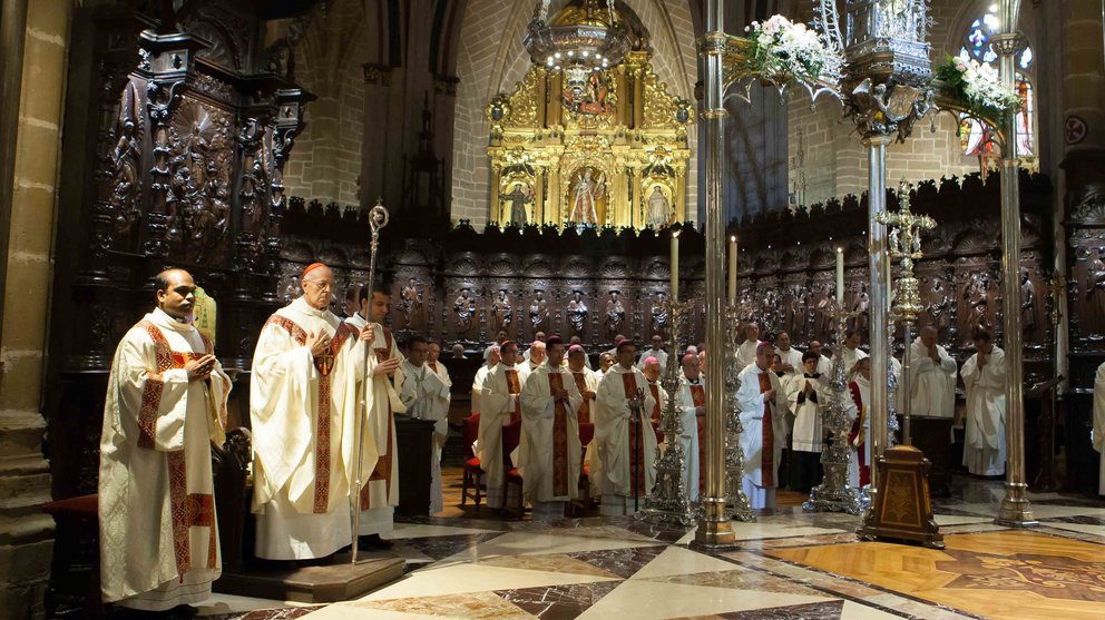 El cardenal Ricardo Blázquez ha presidido la concelebración eucarística del 50 aniversario de la Facultad de Teología, en la que han participado 150 sacerdotes, en la Catedral de P