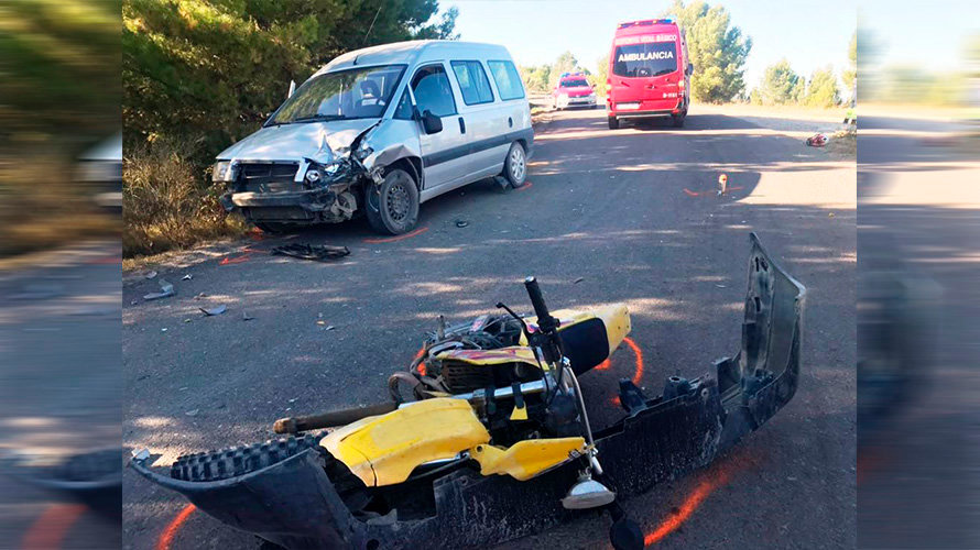 Imagen del accidente entre la moto que conducía el menor, gravemente herido, y una furgoneta en Funes POLICÍA FORAL