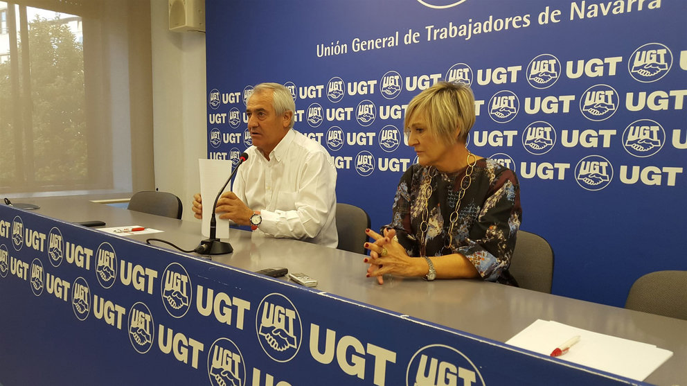 El secretario general de UGT de Navarra, Jesús Santos, en rueda de prensa.