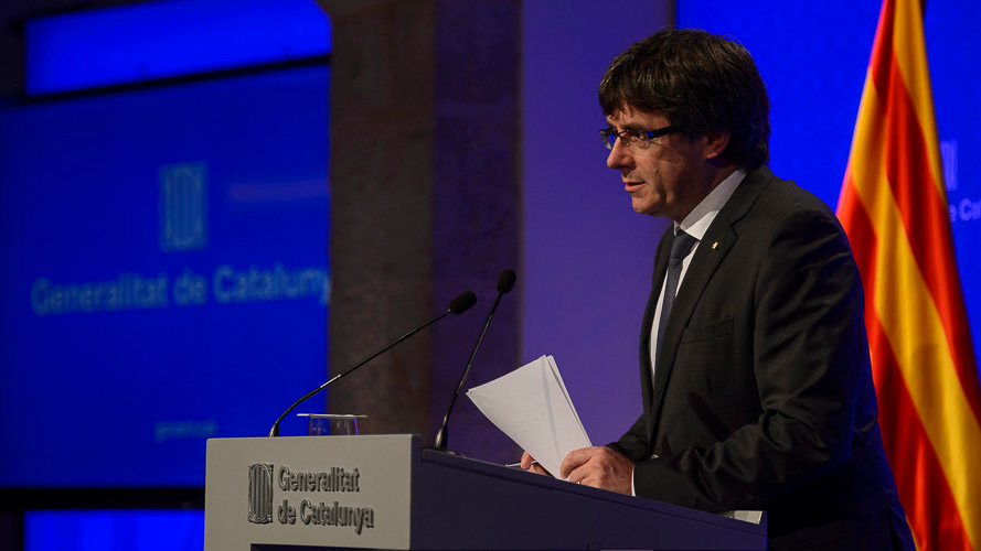 Carles Puigdemont comparece en el Palacio de la Generalitat. PABLO LASAOSA 01