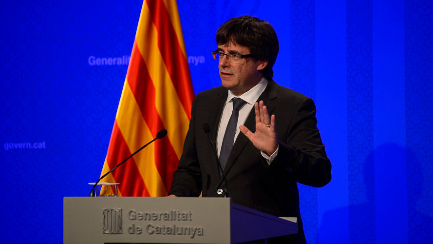 Carles Puigdemont comparece en el Palacio de la Generalitat. PABLO LASAOSA 04
