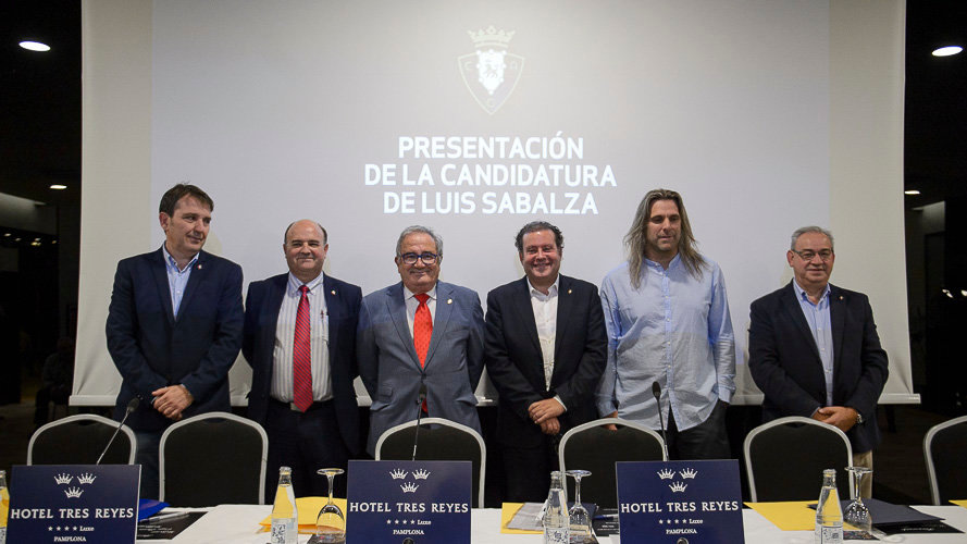 Presentación de la candidatura encabezada por Luis Sabalza a la presidencia y junta directiva del Club Atlético Osasuna. PABLO LASAOSA 03