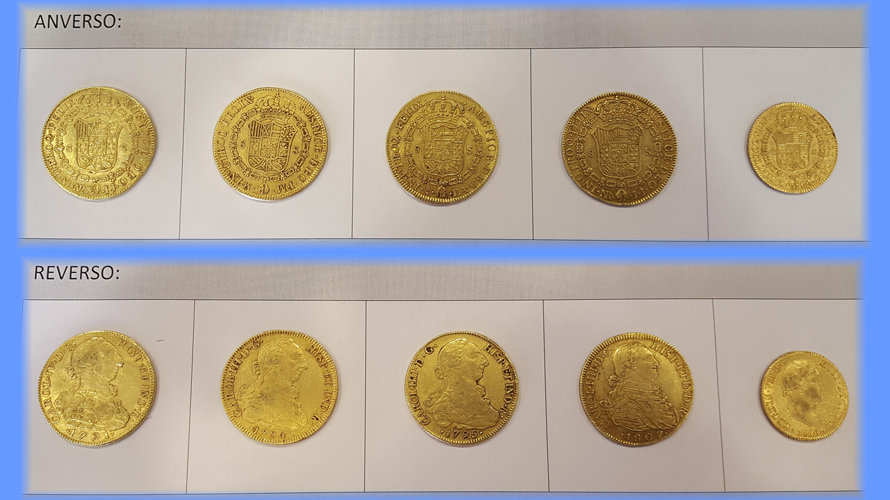 Varias de las monedas de oro que se han decomisado y que ahora custodia el Museo de Navarra. POLICÍA NACIONAL