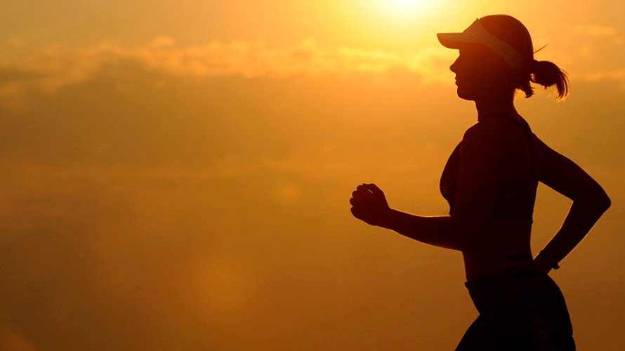 Una mujer corriendo para hacer deporte ARCHIVO