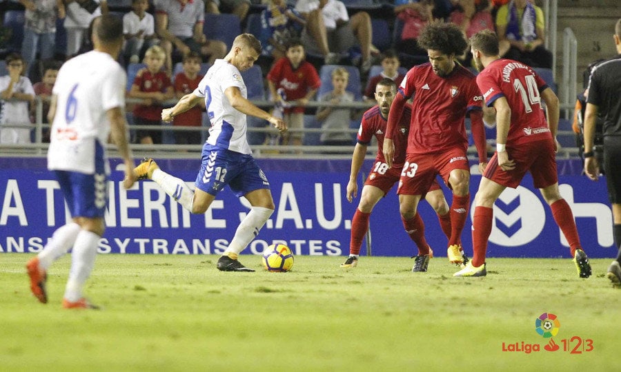 Imágenes del partido disputado entre el Tenerife y Osasuna en la 12ª jornada de liga. LALIGA 123 (9)