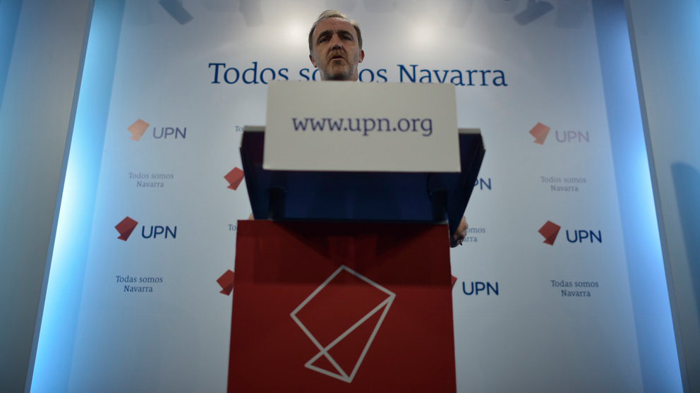 El presidente de UPN, Javier Esparza, presenta en rueda de prensa la propuesta de reforma fiscal para Navarra PABLO LASAOSA