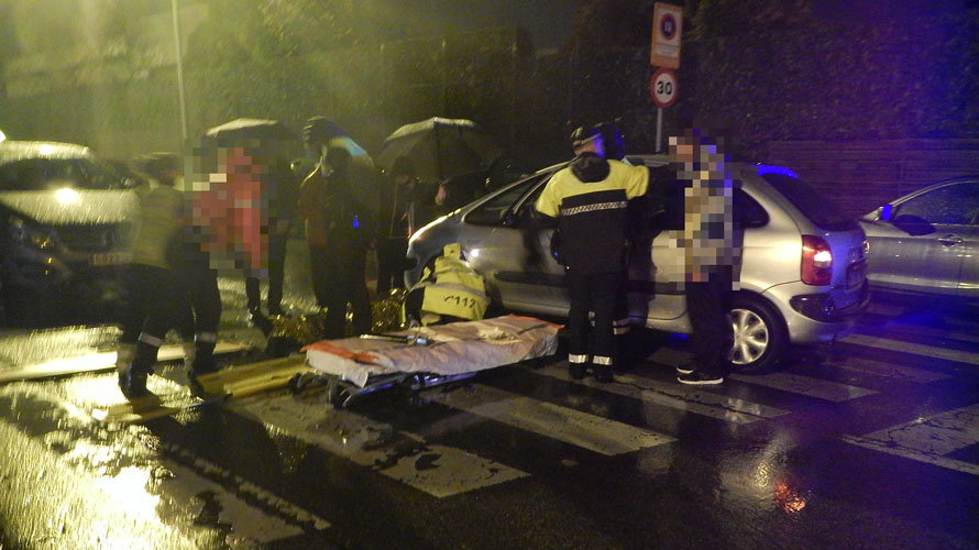 La Policía Municipal de Pamplona atiende el atropello en una calle en Echevacoiz. POLICÍA MUNICIPAL DE PAMPLONA