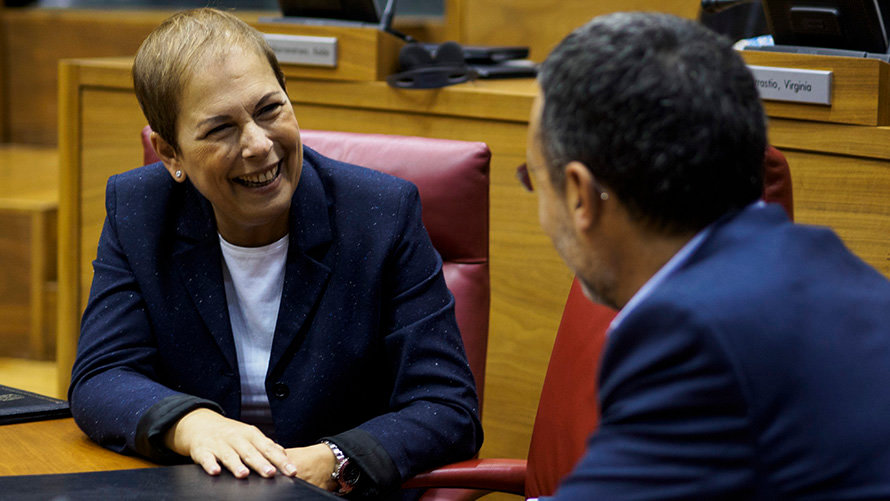 La presidenta del Gobierno de Navarra Uxue Barkos durante el pleno parlamentario del viernes. MIGUEL OSÉS (13)