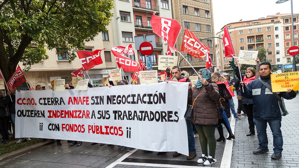 Los trabajadores de ANAFE inician una huelga y se concentran ante la sede de CCOO para mostrar su 'rechazo al cierre de una Fundación viable' (05). IÑIGO ALZUGARAY