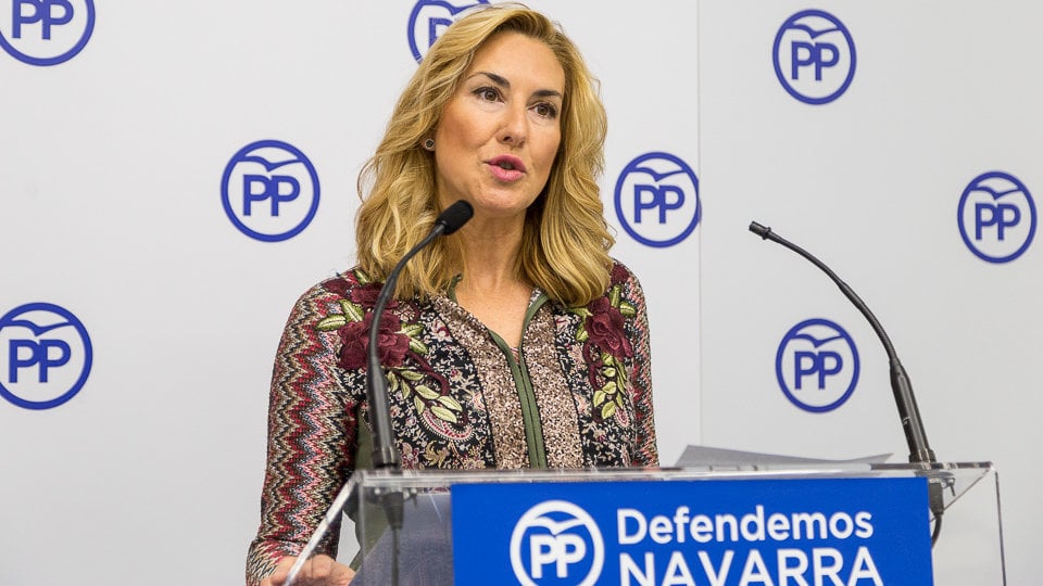 La presidenta del PPN, Ana Beltrán, explica un recurso presentado por el Partido Popular de Navarra al Tribunal Administrativo de Navarra (07). IÑIGO ALZUGARAY