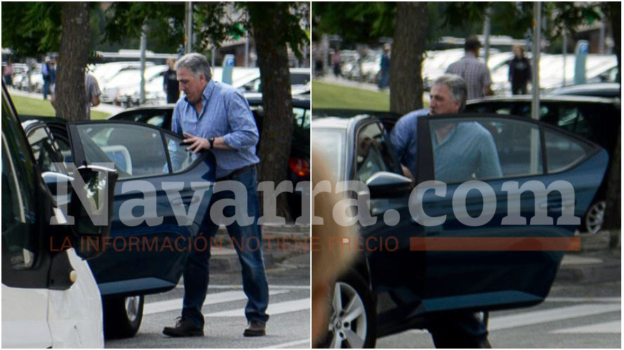 Joseba Asirón se monta en el coche oficial que utiliza a diario en Pamplona..