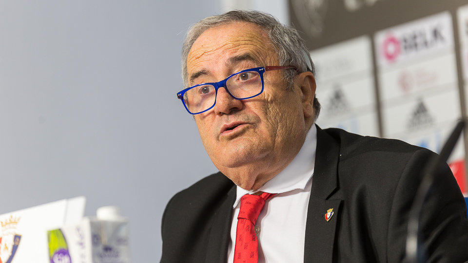 Luis Sabalza toma posesión del cargo de presidente de Osasuna para los cuatro próximos años (39). IÑIGO ALZUGARAY