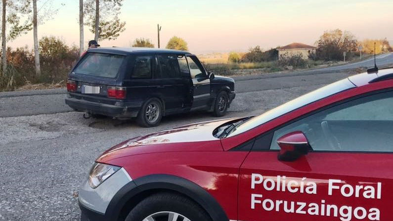 Vehículo interceptado por agentes de Policía Foral en Milagro cuyo conductor ha cometido varias infracciones muy graves.