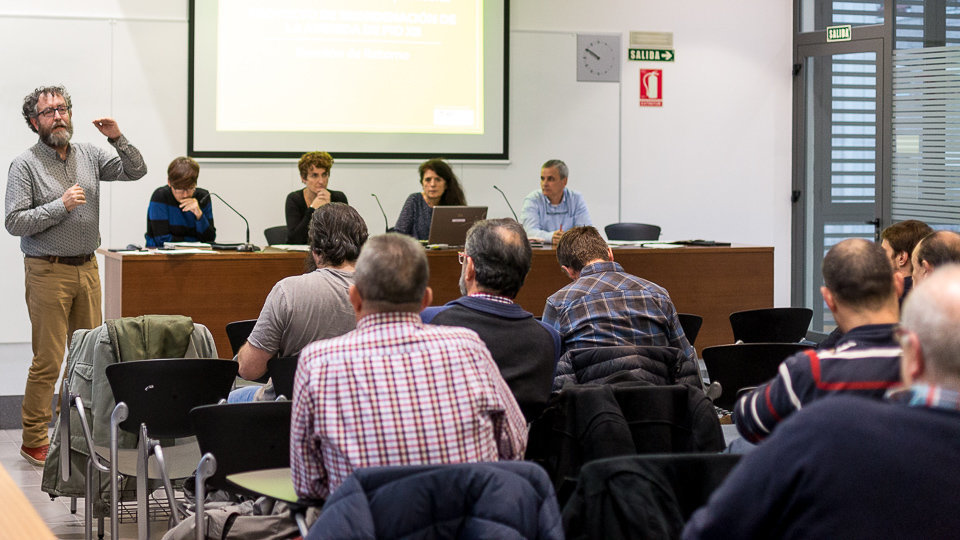 El Ayuntamiento de Pamplona explica a las asociaciones las respuestas técnicas a sus aportaciones sobre Pío XII (01). IÑIGO ALZUGARAY