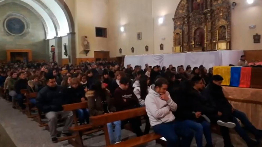 Multitudinario funeral del joven Paul Cabrera, asesinado en Caparroso, en la iglesia de Marcilla