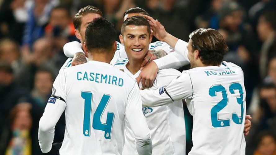 Cristiano es felicitado por sus compañeros. R. Madrid.