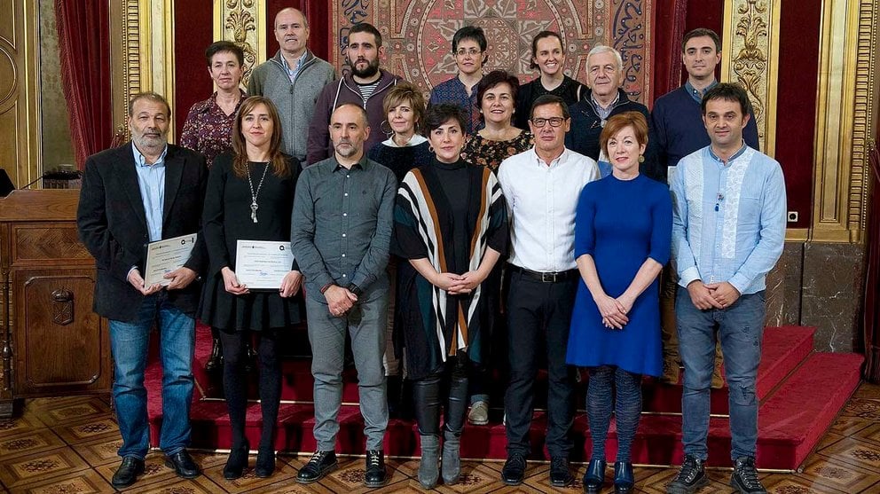 Representantes de los premios de calidad concedidos por el departamento de Educación a 14 centros educativos de Navarra CEDIDA