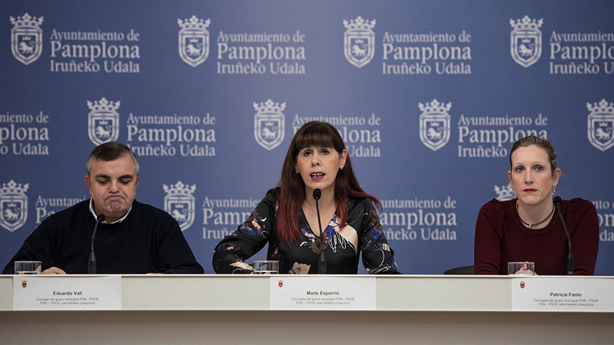 Rueda de prensa del PSN sobre el proyecto de Presupuestos 2018 del Ayuntamiento de Pamplona. MIGUEL OSÉS (4)