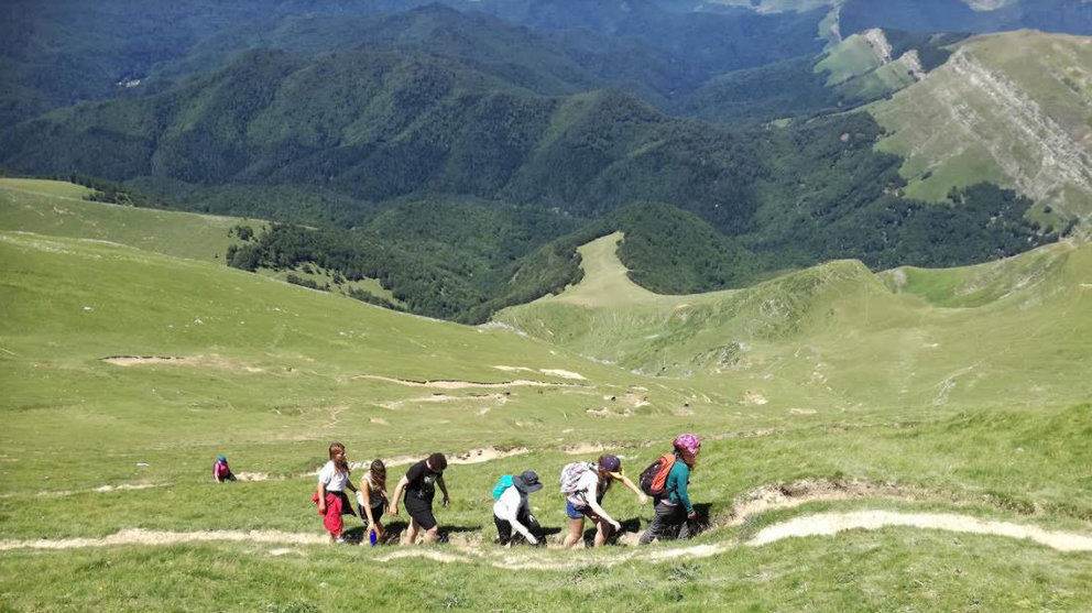 Jóvenes durante una actividad en los Pirineos CEDIDA