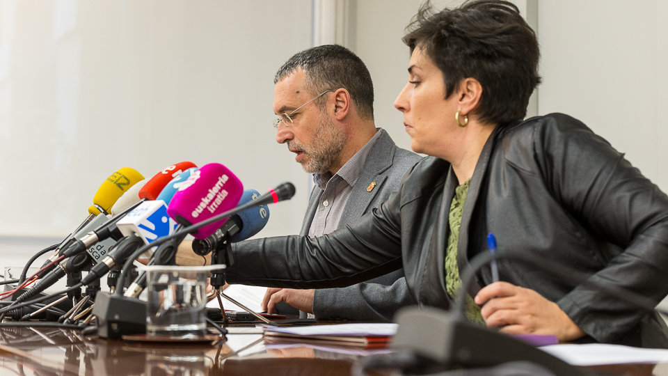 El Gobierno Foral informa de su habitual sesión semanal con la presencia de María Solana y Miguel Laparra en la Sala Joaquín Elizondo del Palacio de Navarra (19). IÑIGO ALZUGARAY