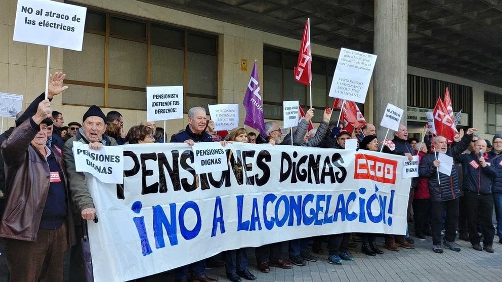 Fotografía de la concentración de pensionistas en Pamplona