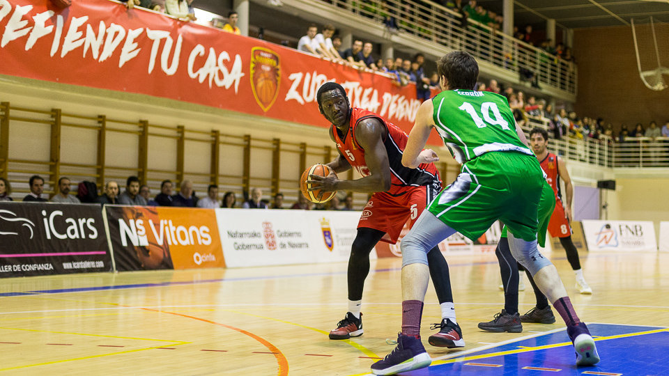 Partido entre Basket Navarra y La Roda disputado en el Pabellón Arrosadía (06). IÑIGO ALZUGARAY
