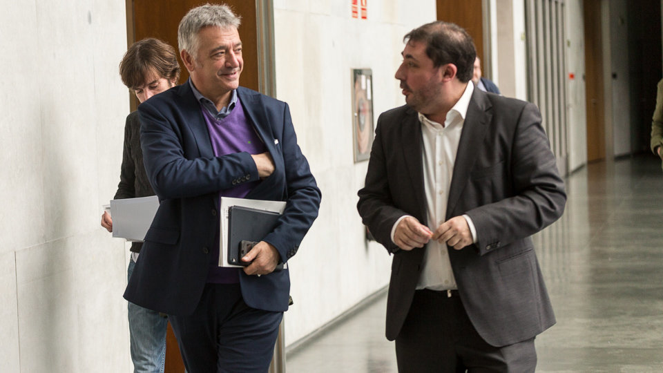 Mesa y Junta del Parlamento donde se ha aceptado el cambio de portavocía del grupo parlamentario de Podemos (02). IÑIGO ALZUGARAY