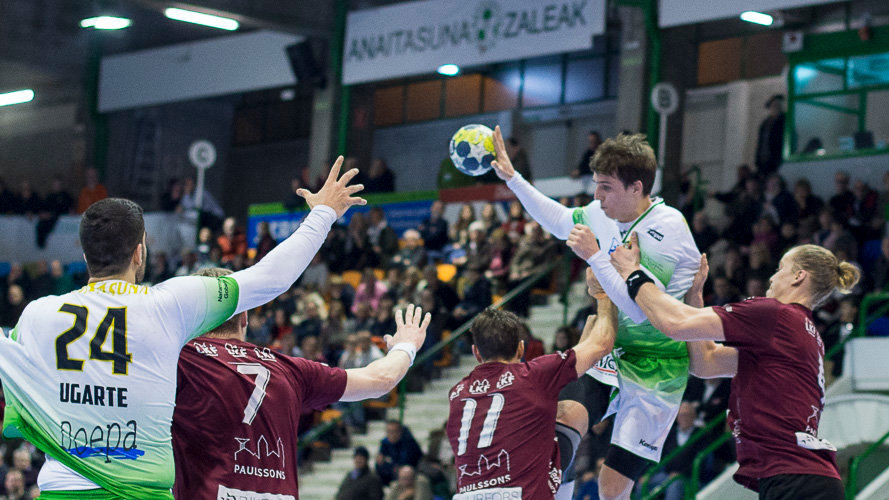 El Helvetia Anaitasuna se enfrenta al Lugi sueco en la primera jornada de la fase de grupos de la Copa EHF. PABLO LASAOSA 28