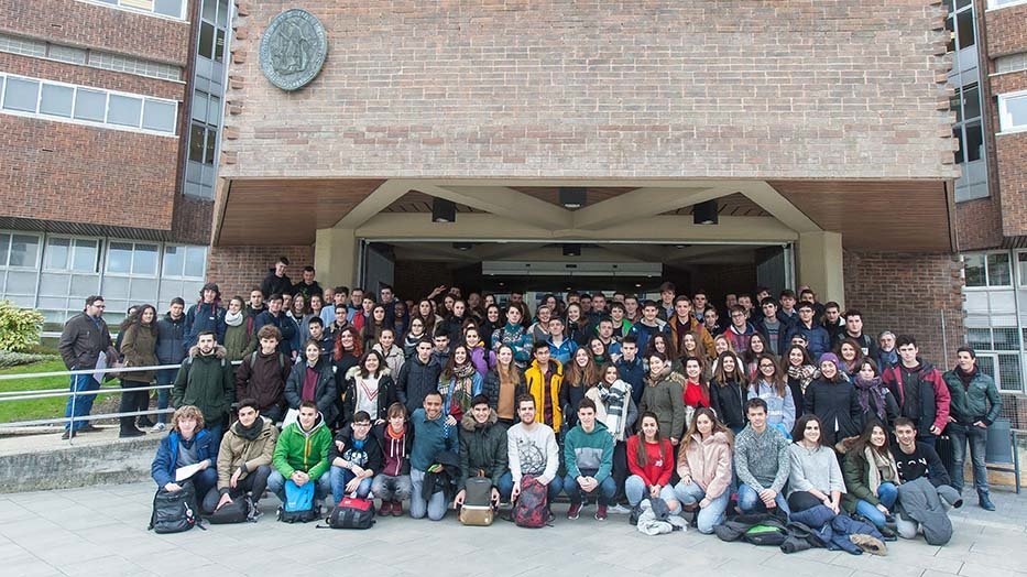 Foto de grupo de los alumnos participantes en la Olimpiada de Filosofía de la UNAV