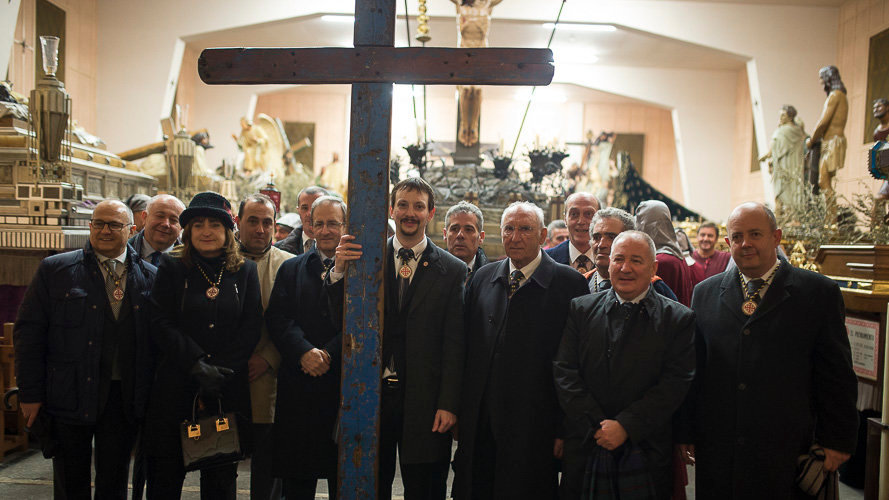 Celebración del traslado del Cristo Alzado con la novedad de la Cruz de Lampedusa. PABLO LASAOSA 01