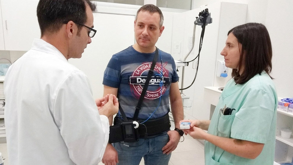 Un paciente del Complejo Hospitlario de Navarra se somete al nuevo diagnóstico de enfermedad de Crohn mediante una cápsula endoscópica IMAGEN CEDIDA