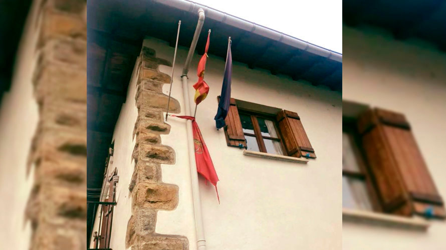 Imagen de la bandera de Navarra que cuelga en el Ayuntamiento de Atez, gobernado por EH Bildu CEDIDA