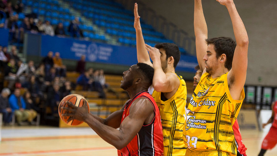 Partido entre el Basket Navarra - Cambados. PABLO LASAOSA06