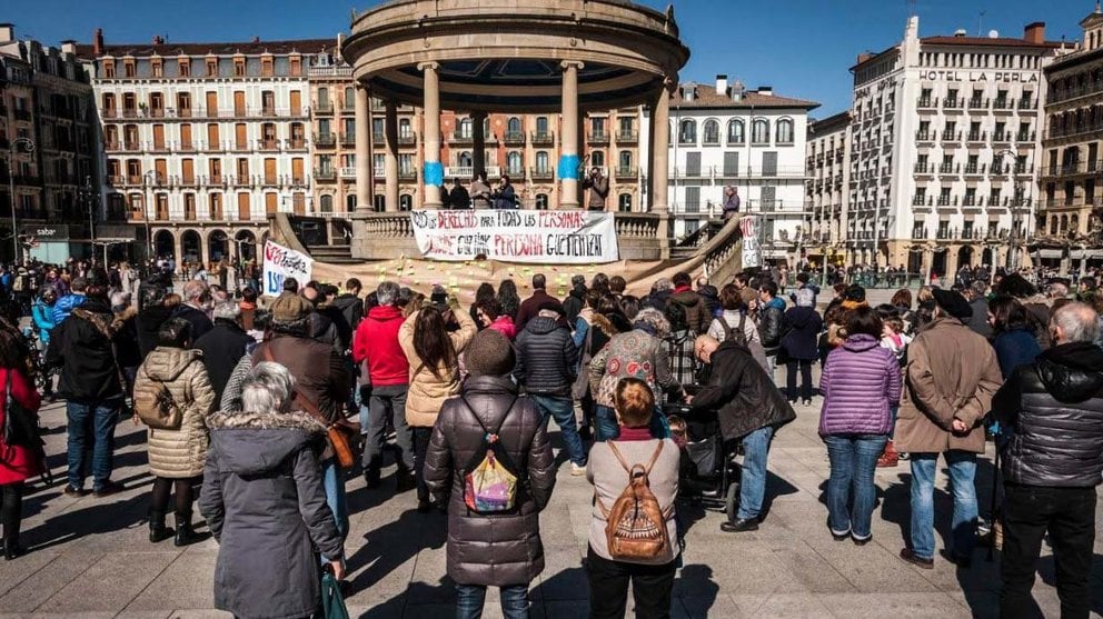 Concentración en Pamplona a favor de los refugiados CEDIDA