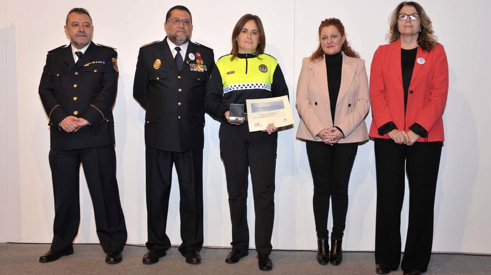 La subinspectora de la Oficina de Atención Ciudadana de la Policía Municipal de Pamplona, Margarita Guembe, ha sido premiada en el primer Encuentro Nacional de Mujeres Policías