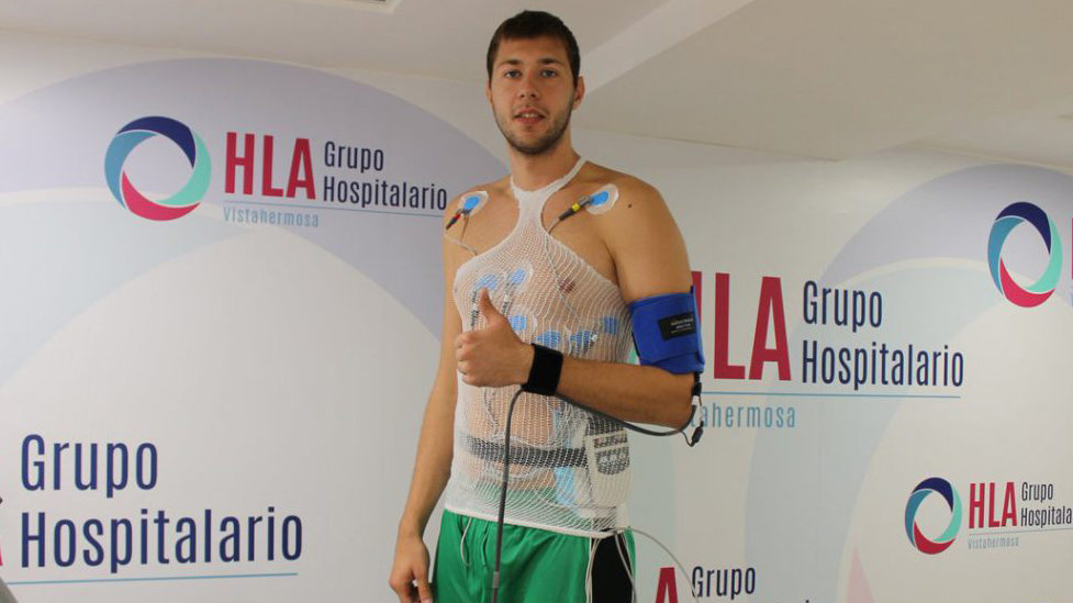 El jugador de baloncesto Luka Nikolic durante un reconocimiento médico Foto SFitnessZone