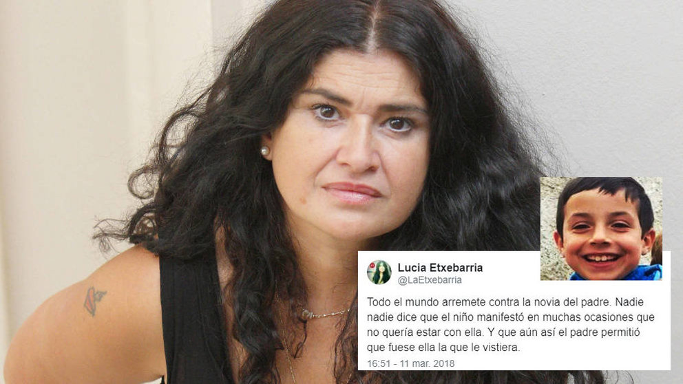 Imagen de la escritora Lucía Etxebarría junto a una de sus publicaciones tras la detención de la novia del padre del pequeño Gabriel como supuesta culpable de su muerte 2