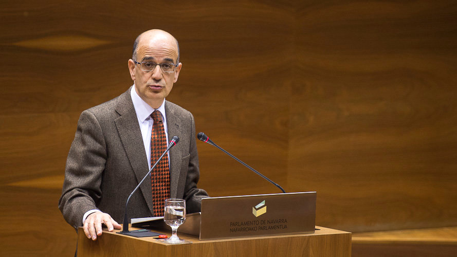 Alberto Catalán interviene en el Parlamento de Navarra. PABLO LASAOSA